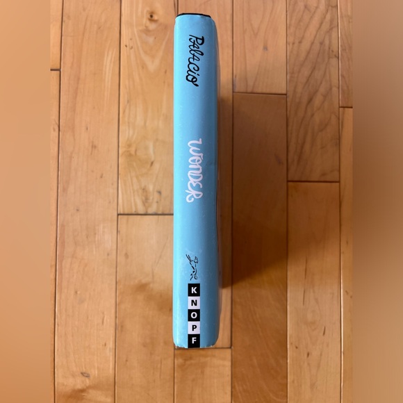 Wonder by RJ Palacio - Picture 3 of 6